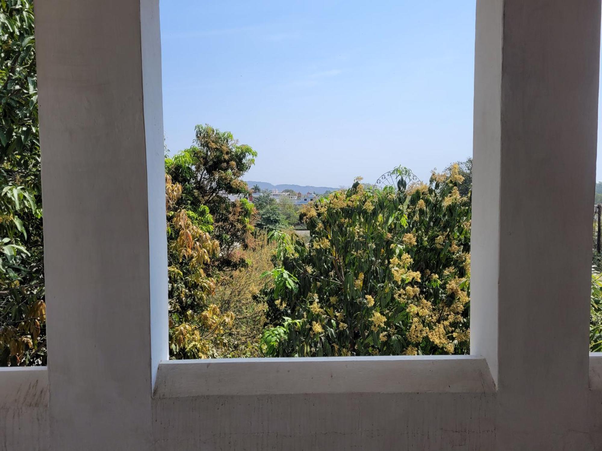 Hotel Lakeside Khajuraho Exterior photo