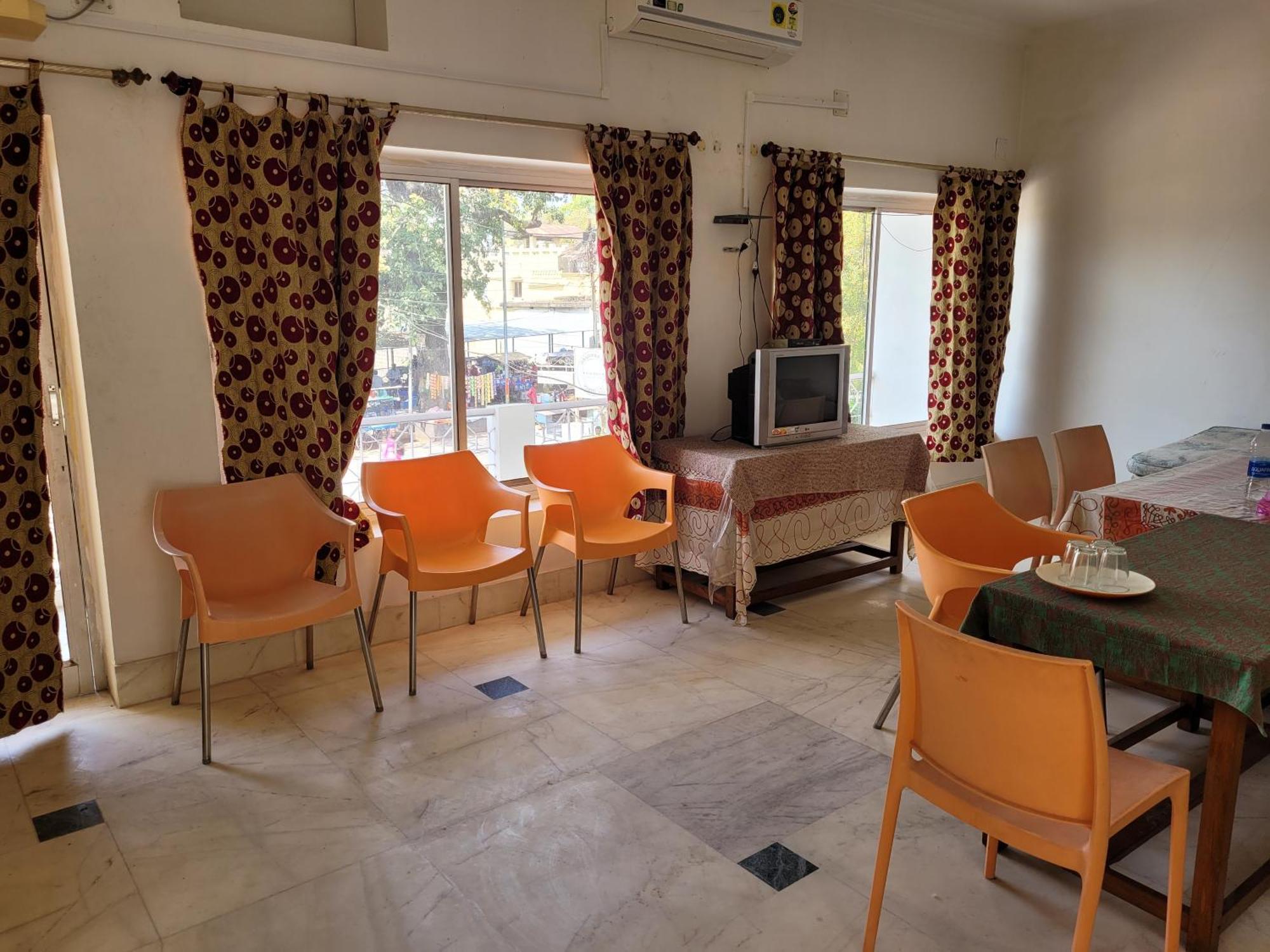 Hotel Lakeside Khajuraho Exterior photo