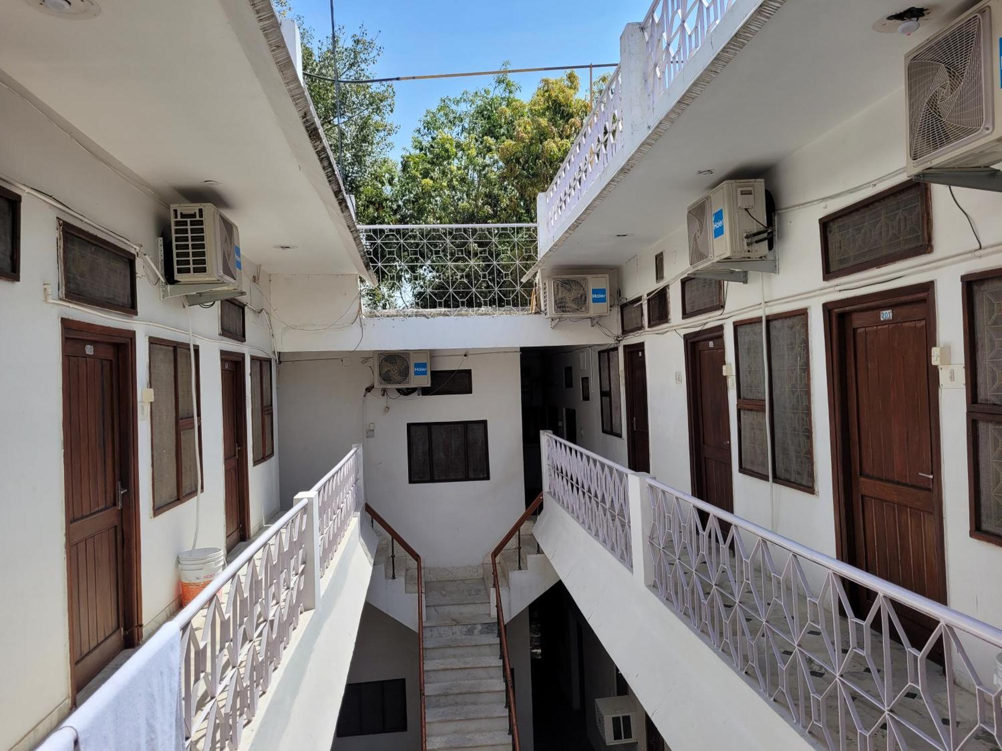 Hotel Lakeside Khajuraho Exterior photo