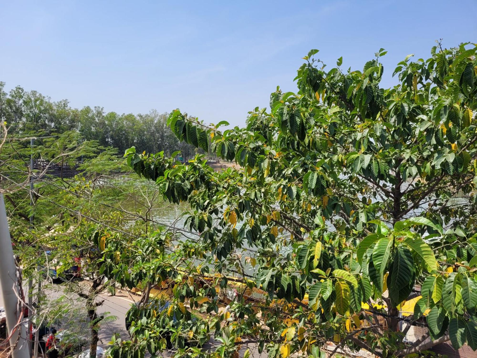 Hotel Lakeside Khajuraho Exterior photo